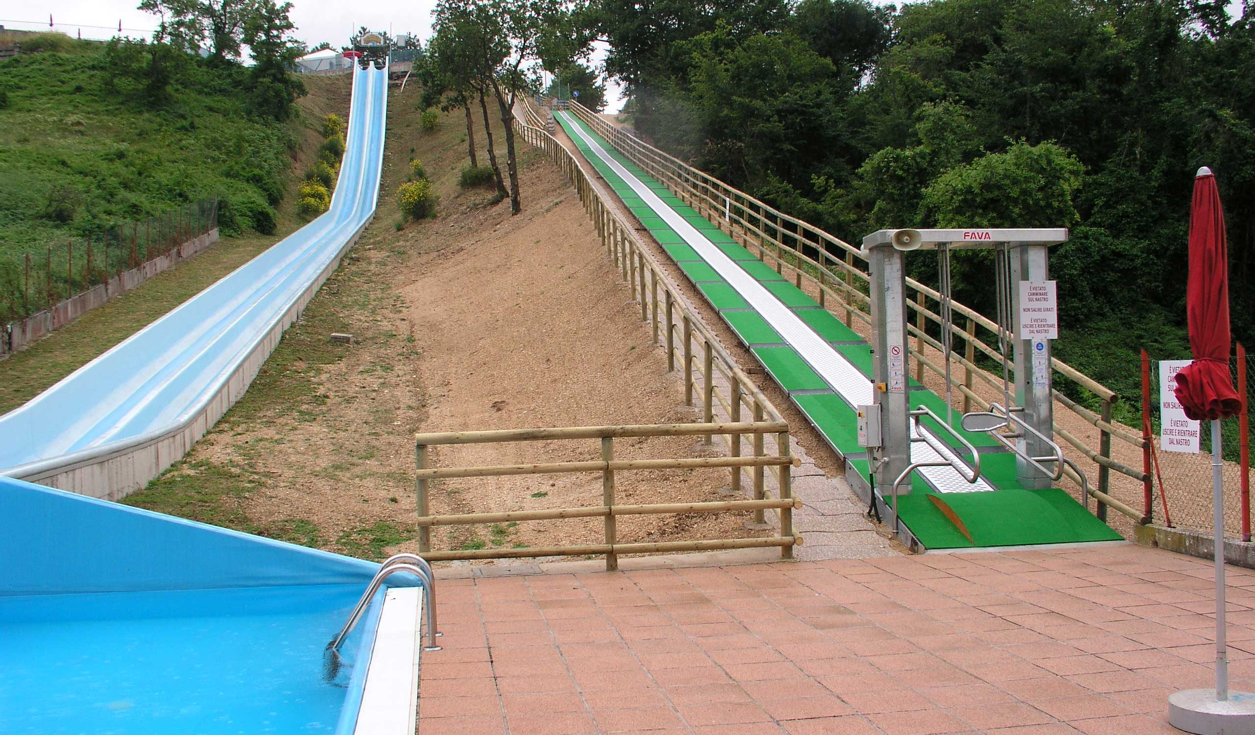 Conveyor belt for Skiers